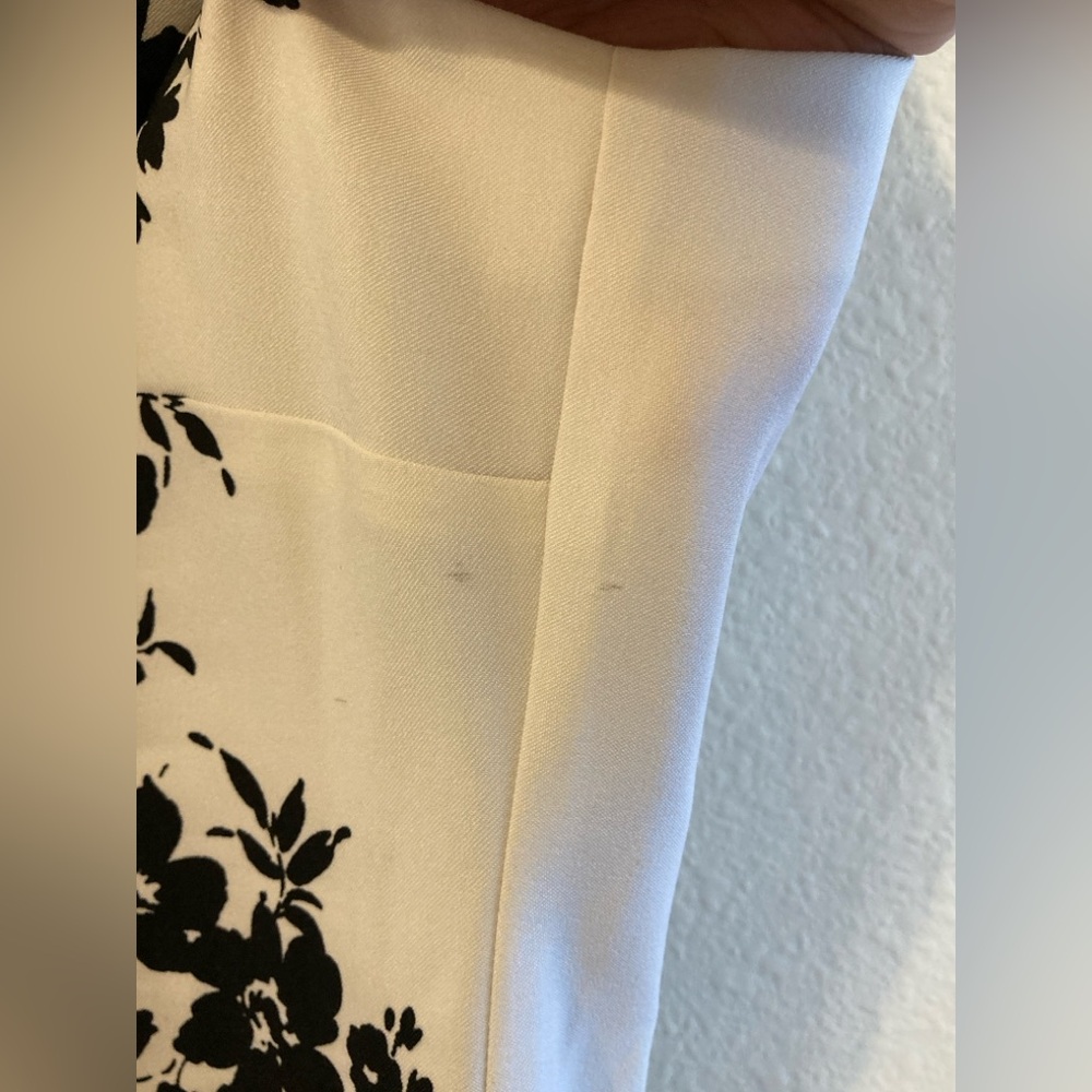 Ronni Nicole Black and White Floral Dress Size 8 - Picture 4 of 10